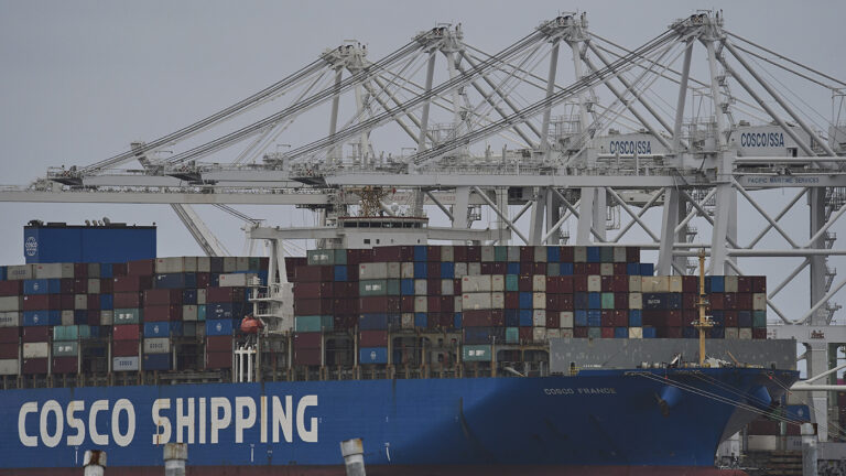 Leading Tariffs 041525 AP Damian Dovarganes