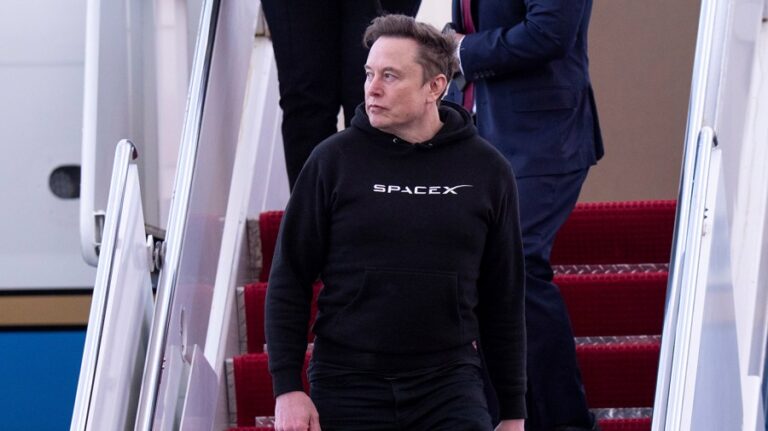 Musk Wisconsin Vakil Manchester AP ChrisSzagola