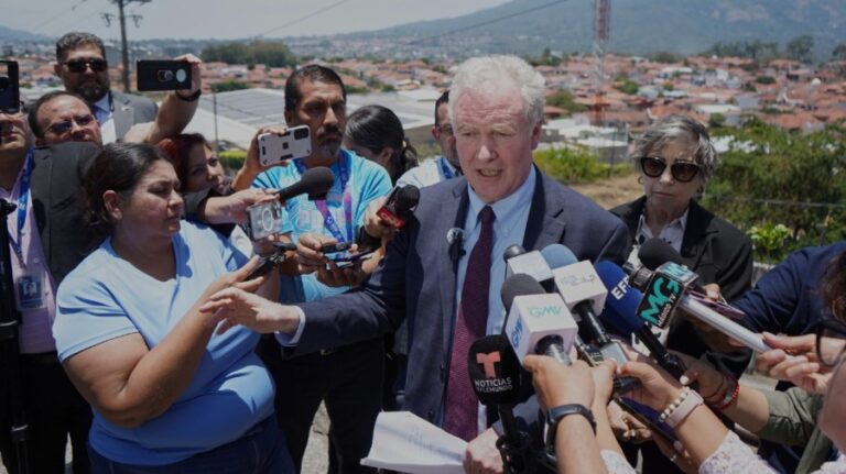 vanhollenchris elsalvador 041625