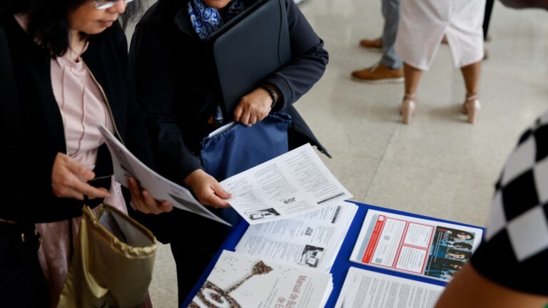 108141811 1746559687372 gettyimages 2211308558 US FEDERAL WORKERS